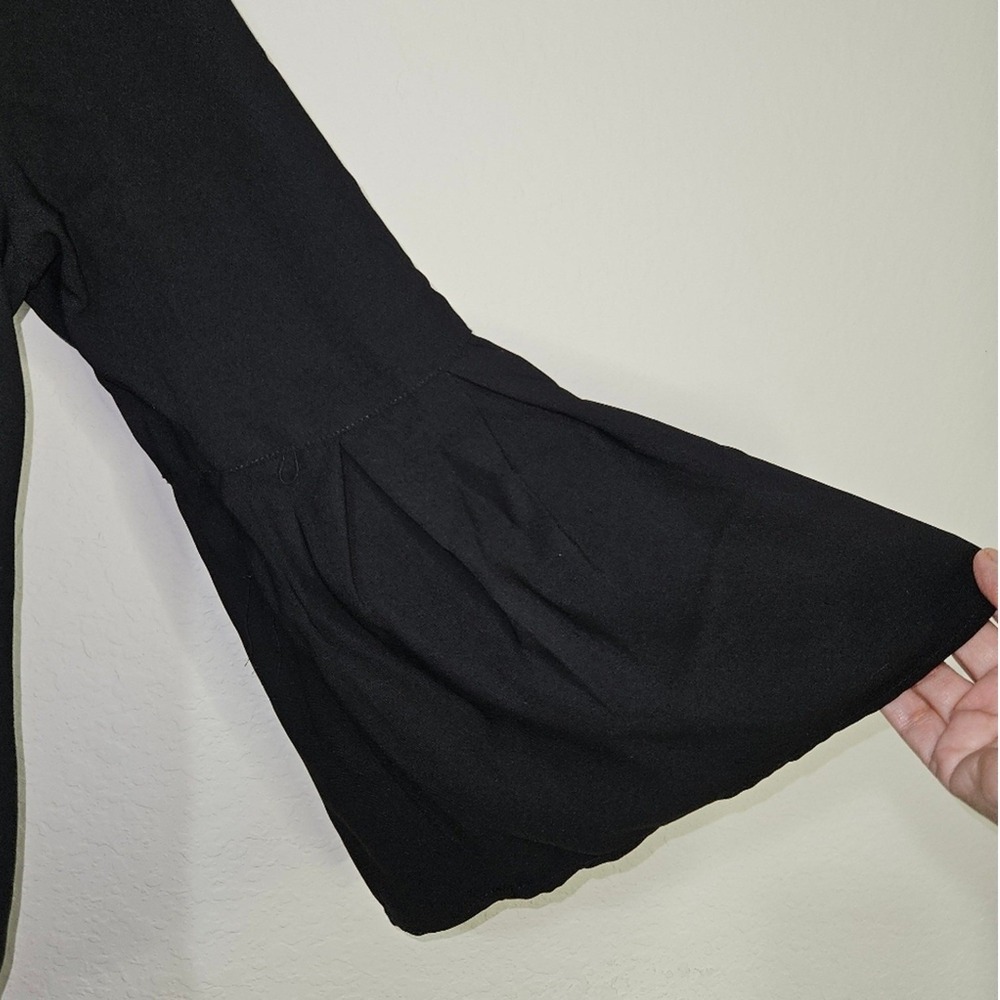 H&M Blouse Black V-Neck Pleated Bell Sleeve Size 6 Office, Chic, Minimalist - Picture 5 of 11